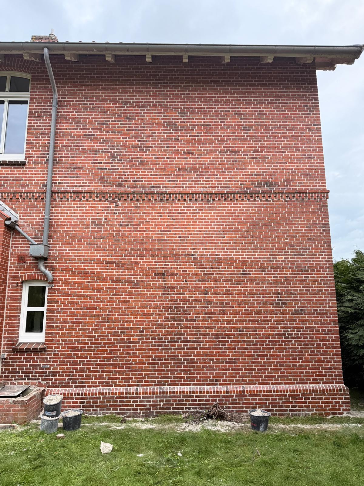 Nachher: fachgerecht sanierte Klinkerfassade in Ostfriesland