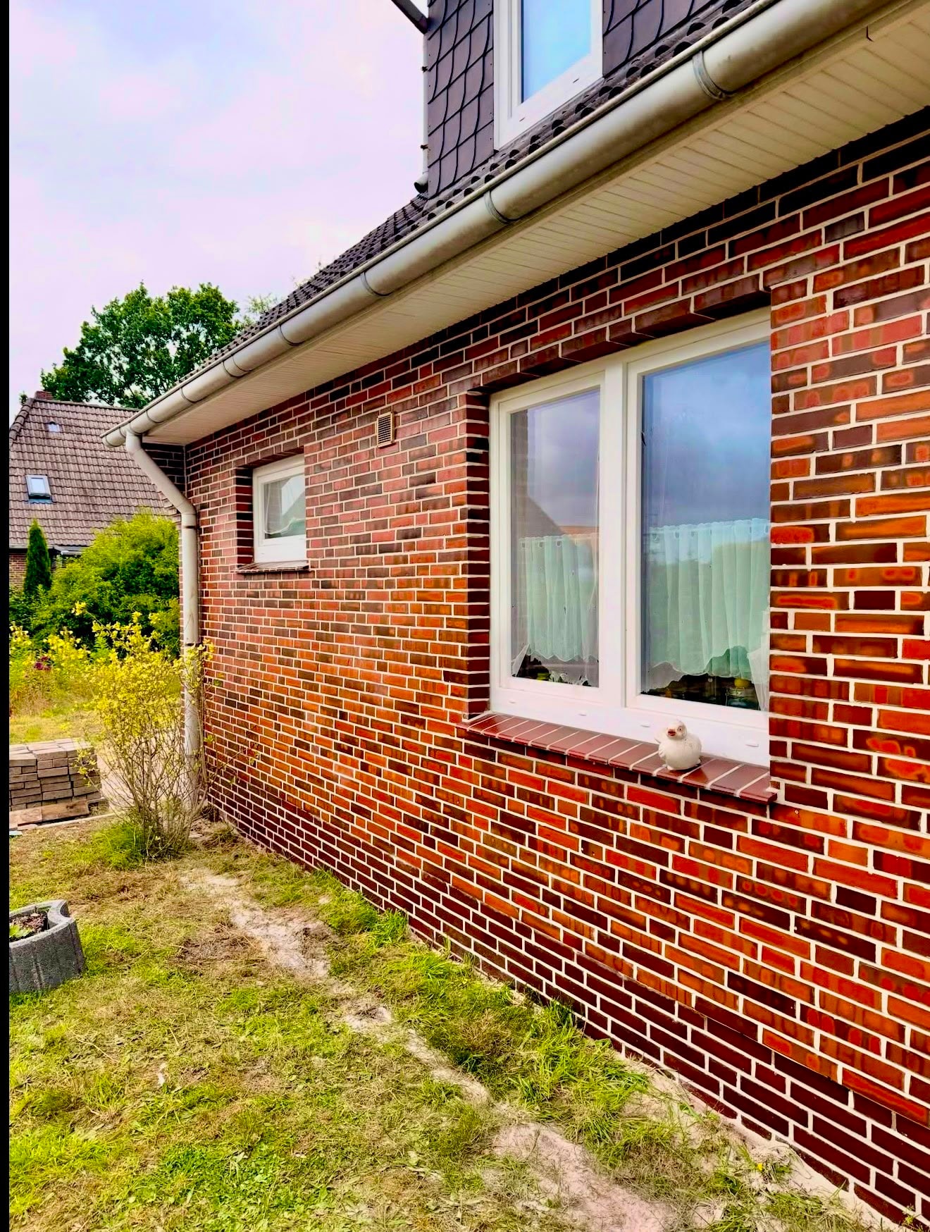 Nachher: hochwertig neu verfugte Klinkerfassade an einem Wohnhaus
