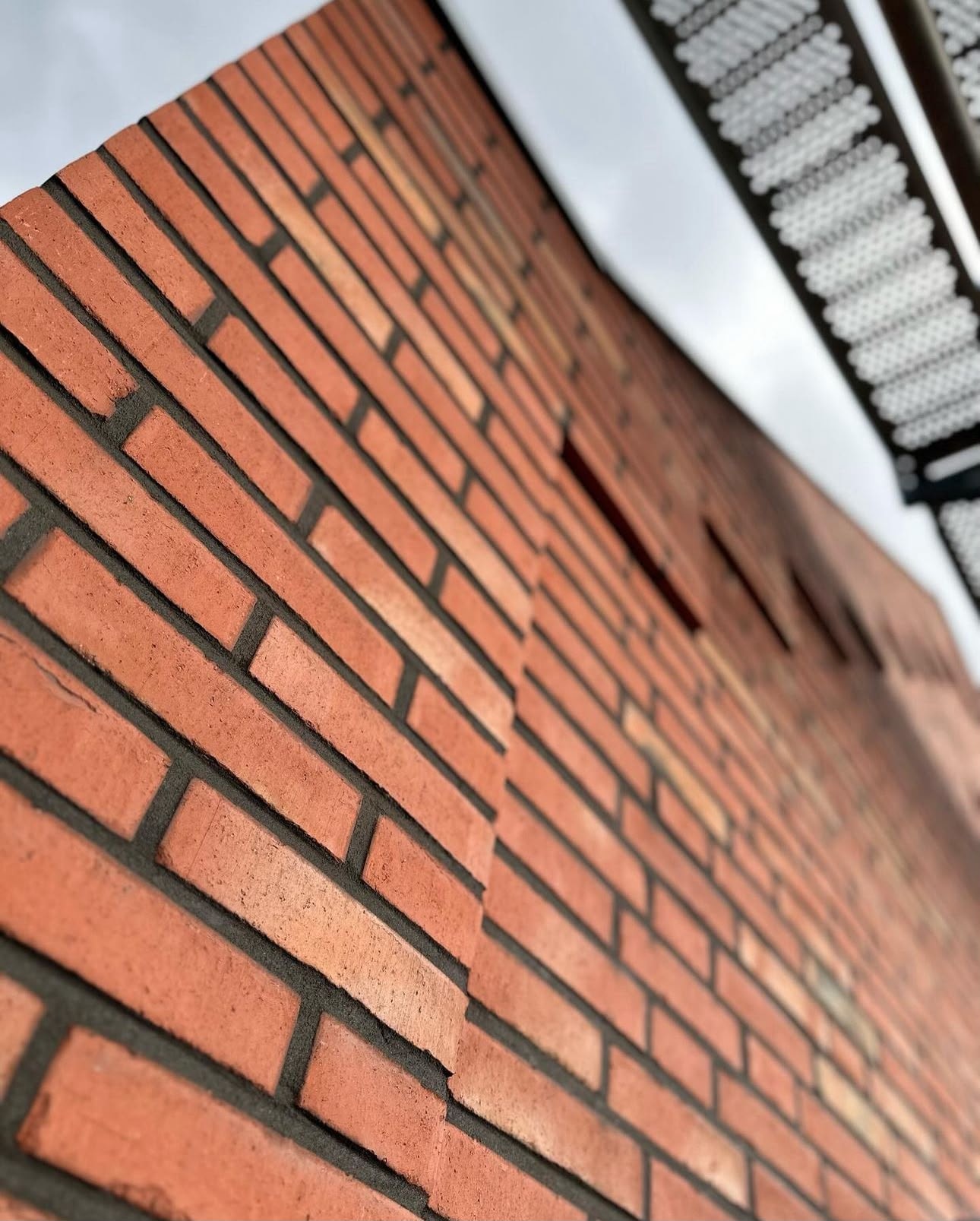 Nachher: fachgerecht ausgeführte Klinkerfassade