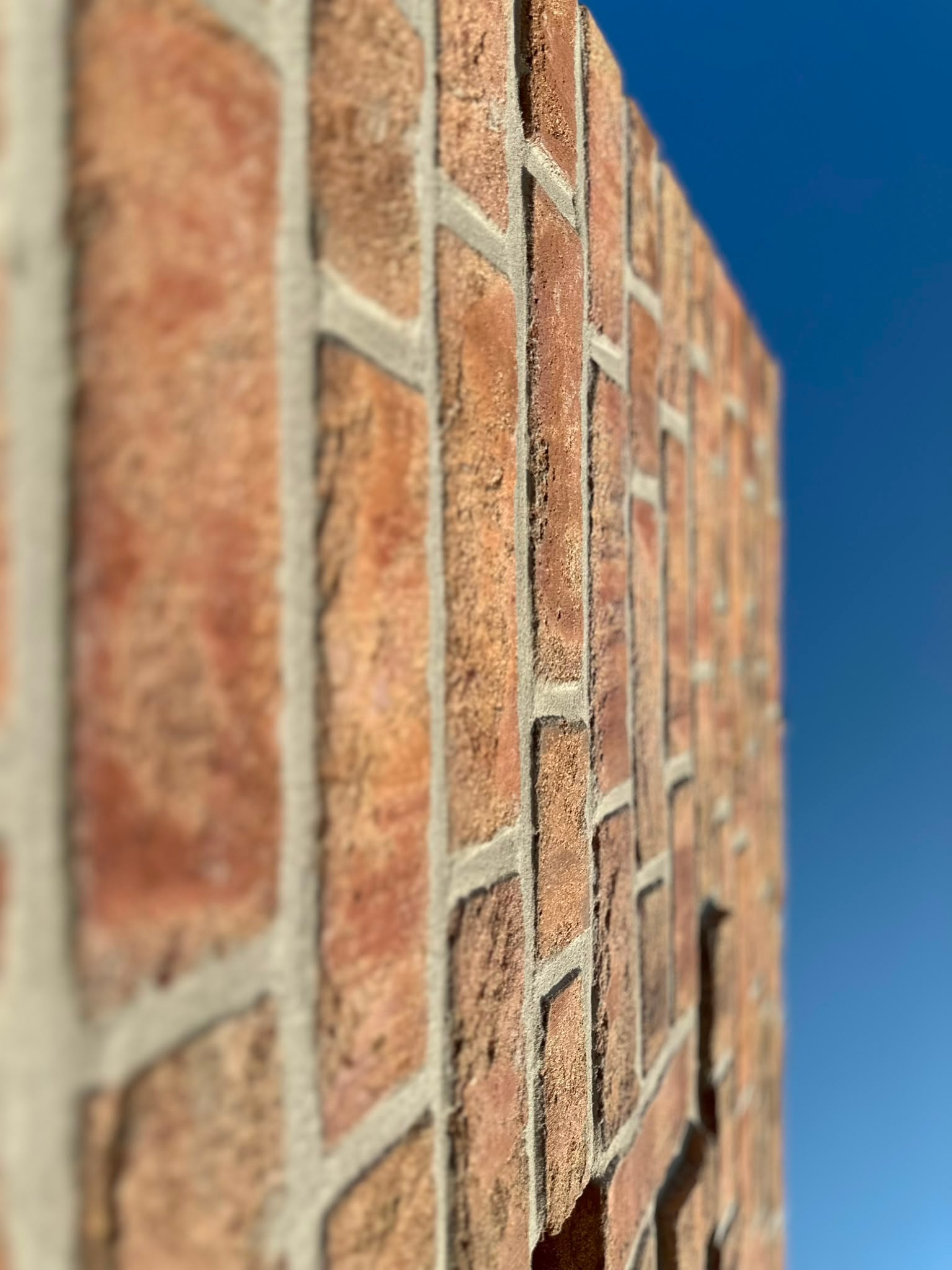 Vorher: Klinkerfassade vor der fachgerechten Sanierung