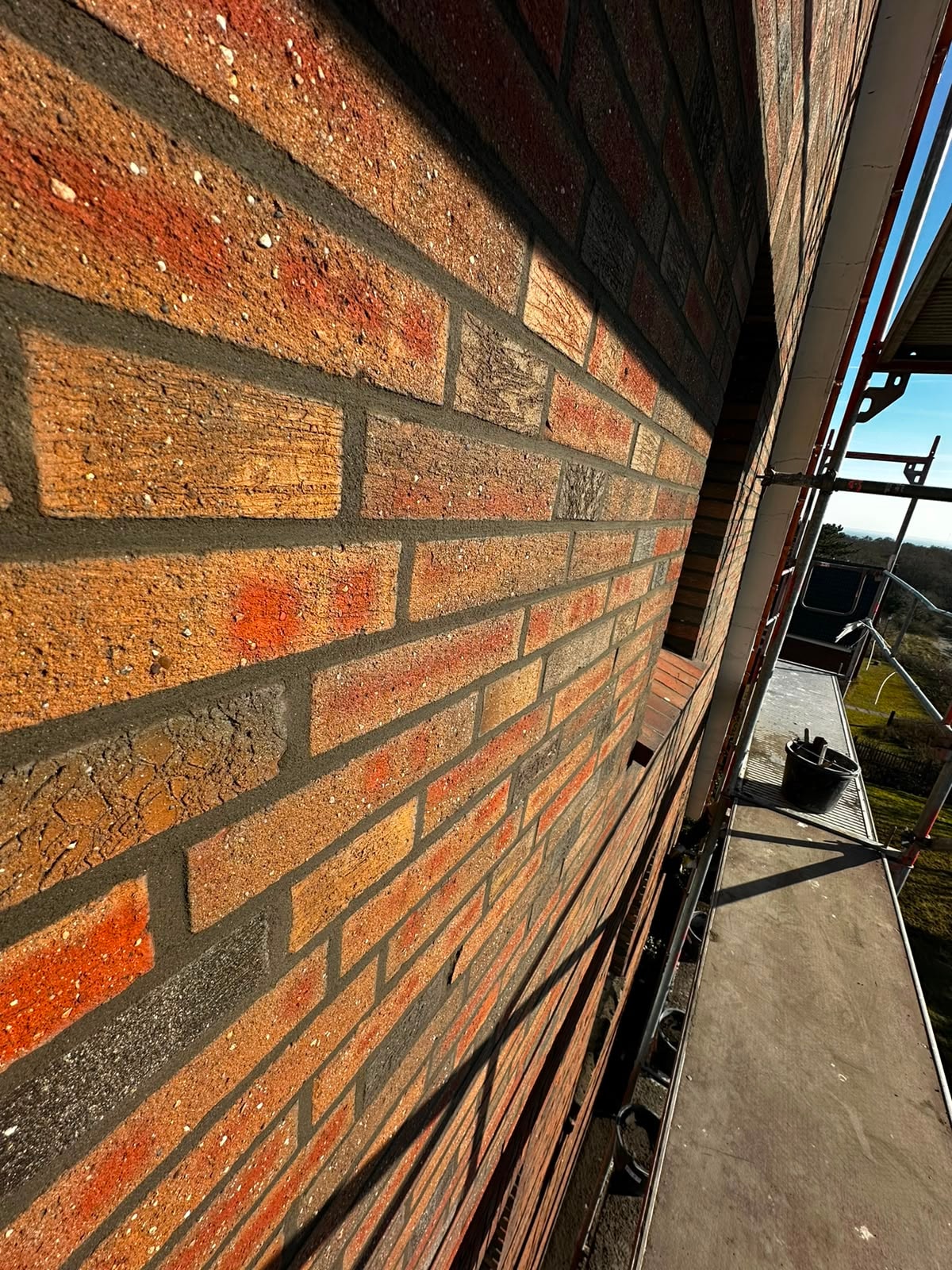 Nachher: fachgerecht ausgeführte Klinkerfassade